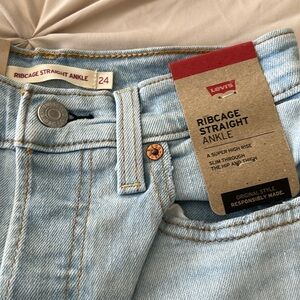 Women’s Levi’s rib cage straight ankle jeans